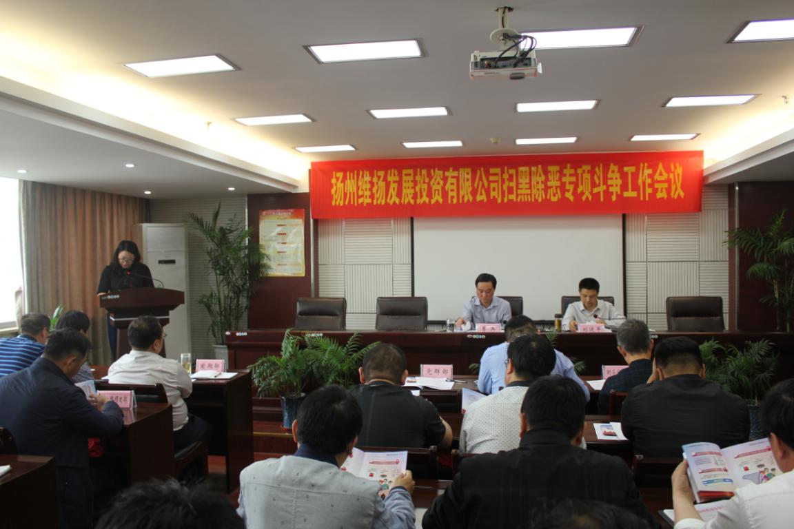 聽英語(yǔ).jpg 聽英語(yǔ).jpg