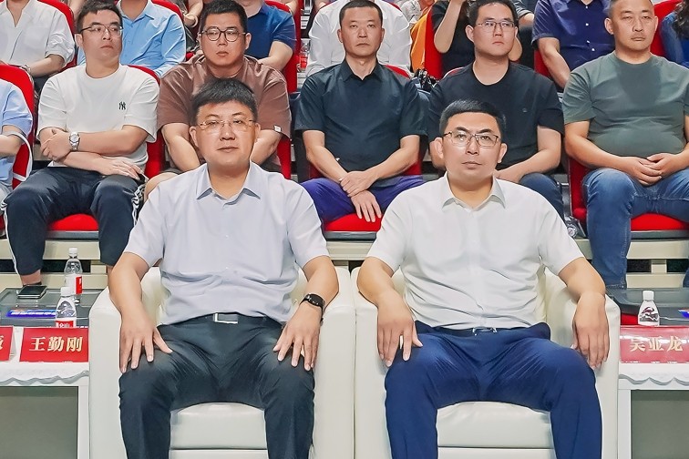 領(lǐng)導(dǎo).jpg 領(lǐng)導(dǎo).jpg